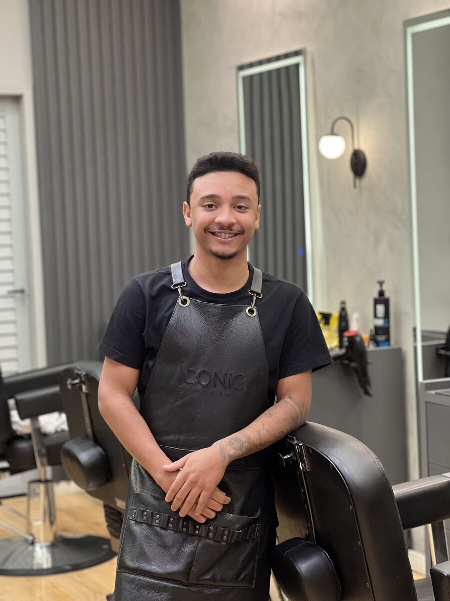 Luis Vitor, barbeiro da Iconic Barbearia